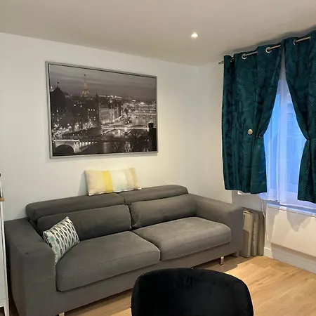 Avec Terrasse Et Entree Independantes A 25 Min De Paris Проживание в семье *